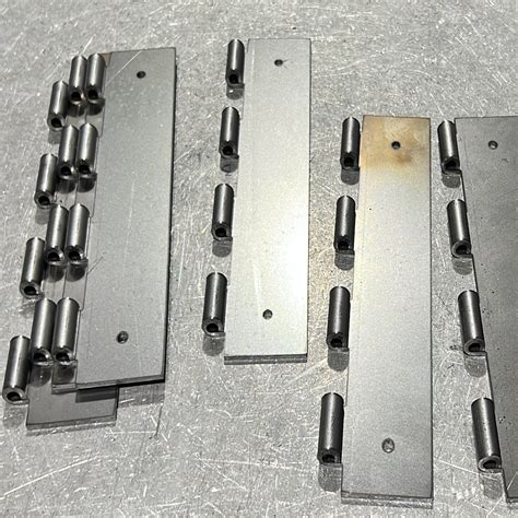 China Customized Precision Door Hinge Parts Manufacturers 